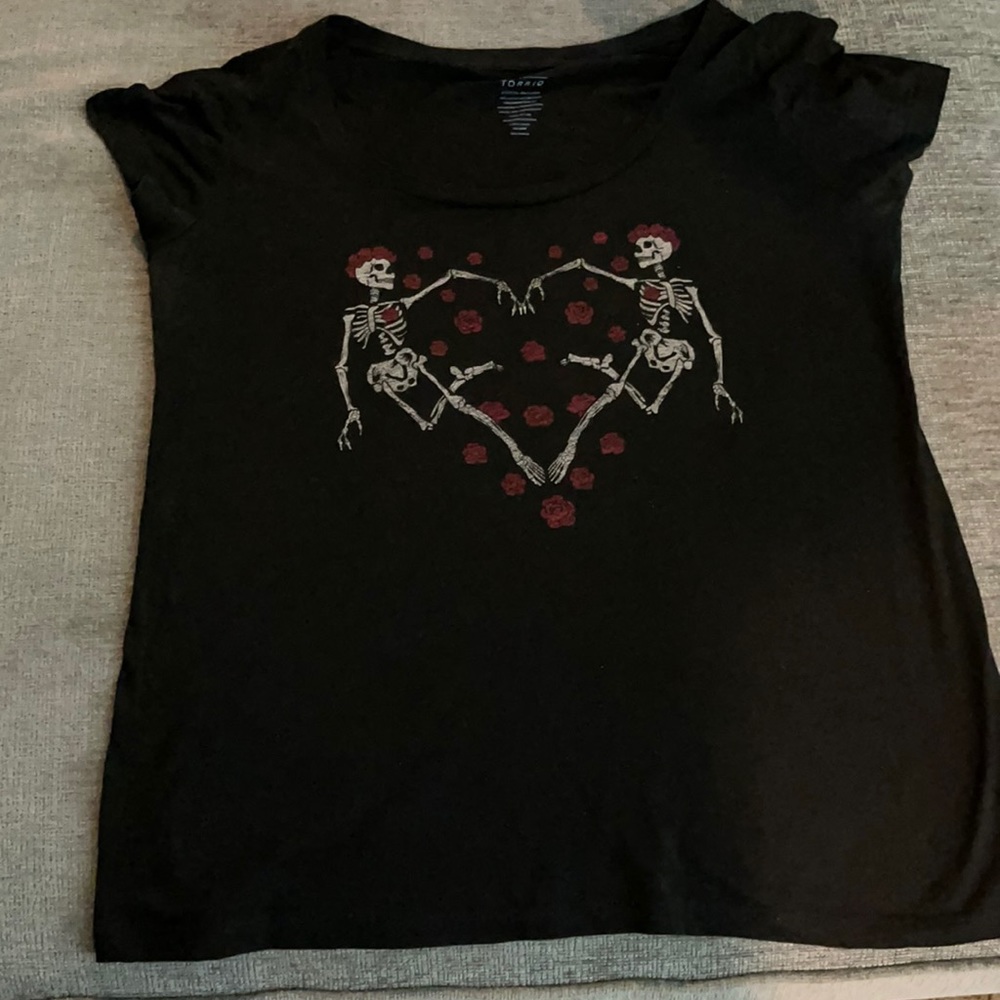 Black tee